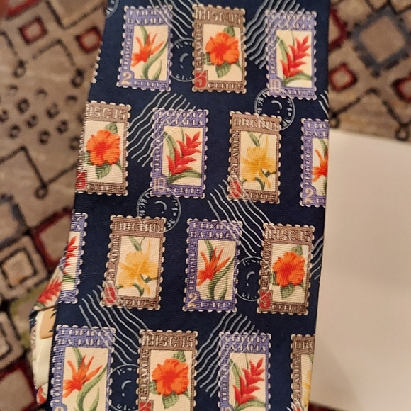 Tommy Bahama handmade silk tie - floral postage stamps - Picture 6 of 8